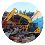 家屋を解体している写真